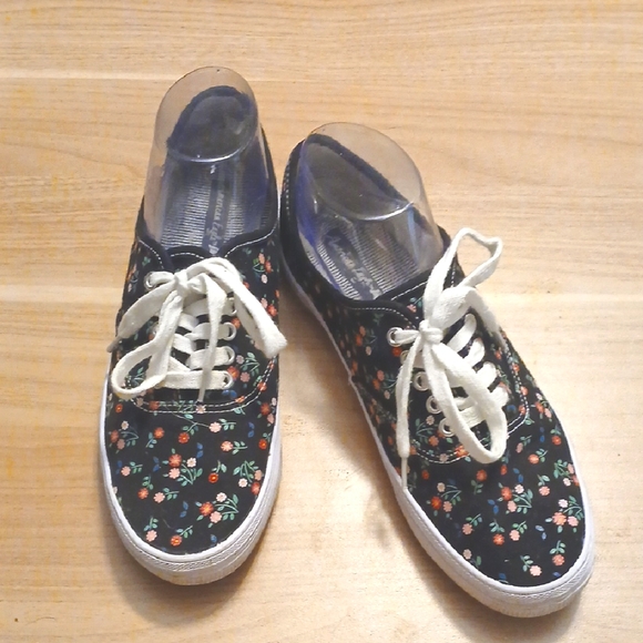 American Eagle (Payless) Floral Sneakers in Size 8 - Picture 1 of 8